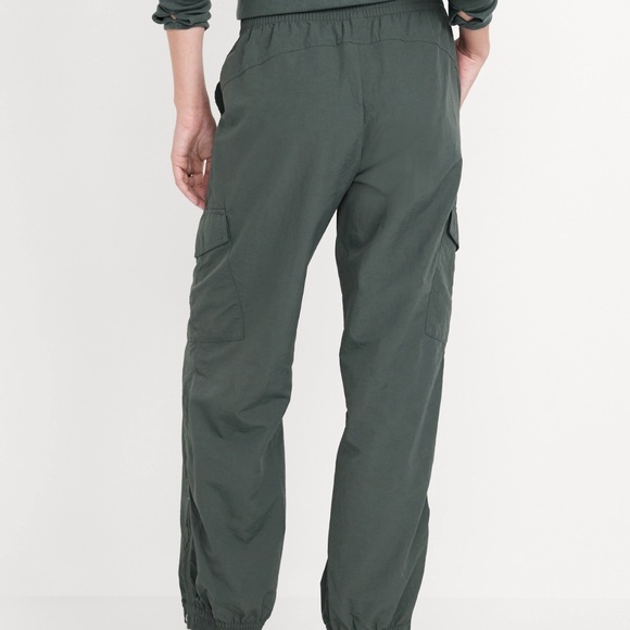 NWT OLD NAVY High-Waisted Ankle-Zip Cargo Joggers Color Dark Ivy Size Medium - Picture 2 of 8